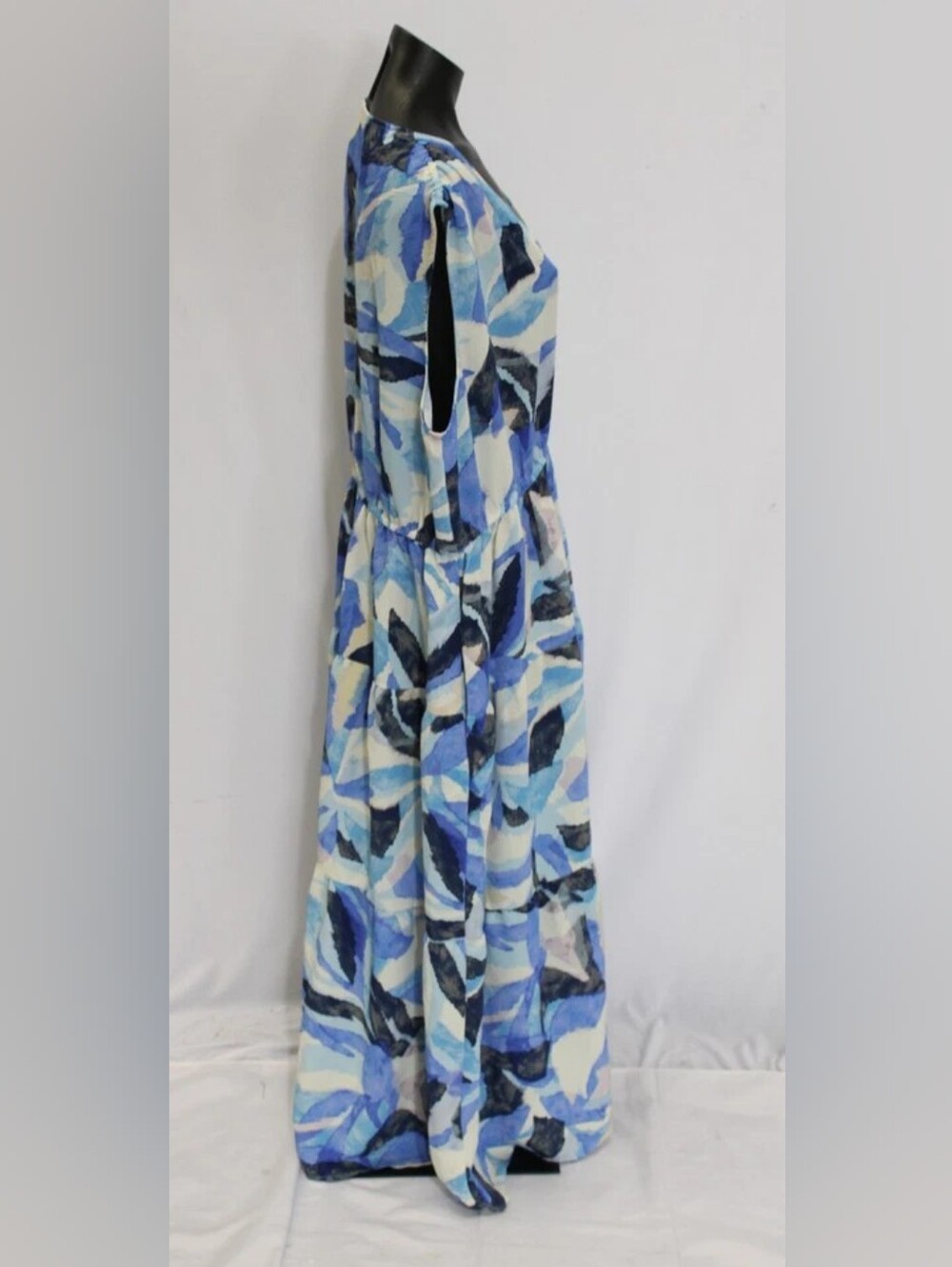 Sleeveless Blue Leaf-Print V-Neck Maxi Dress - Picture 3 of 4
